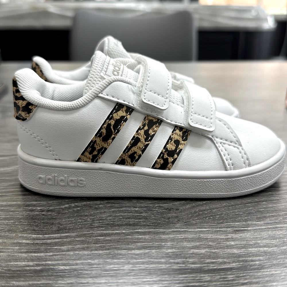 *NEW* ADIDAS KIDS SNEAKERS! White with leopard print stripes.